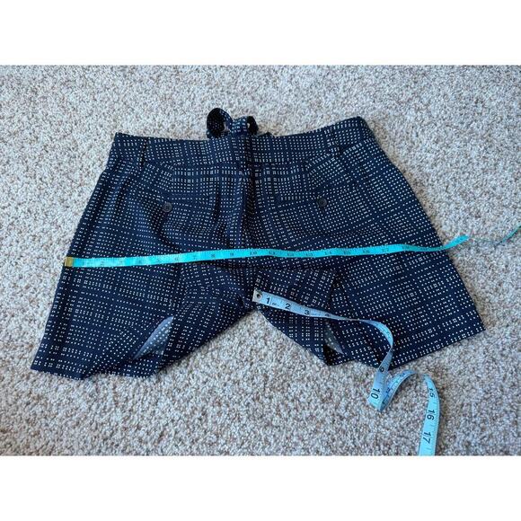 Banana Republic dressy shorts, Size 6; Tie waist belt; Navy blue & white - Picture 4 of 9